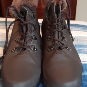Comfortview faux fur lined boots (10W)